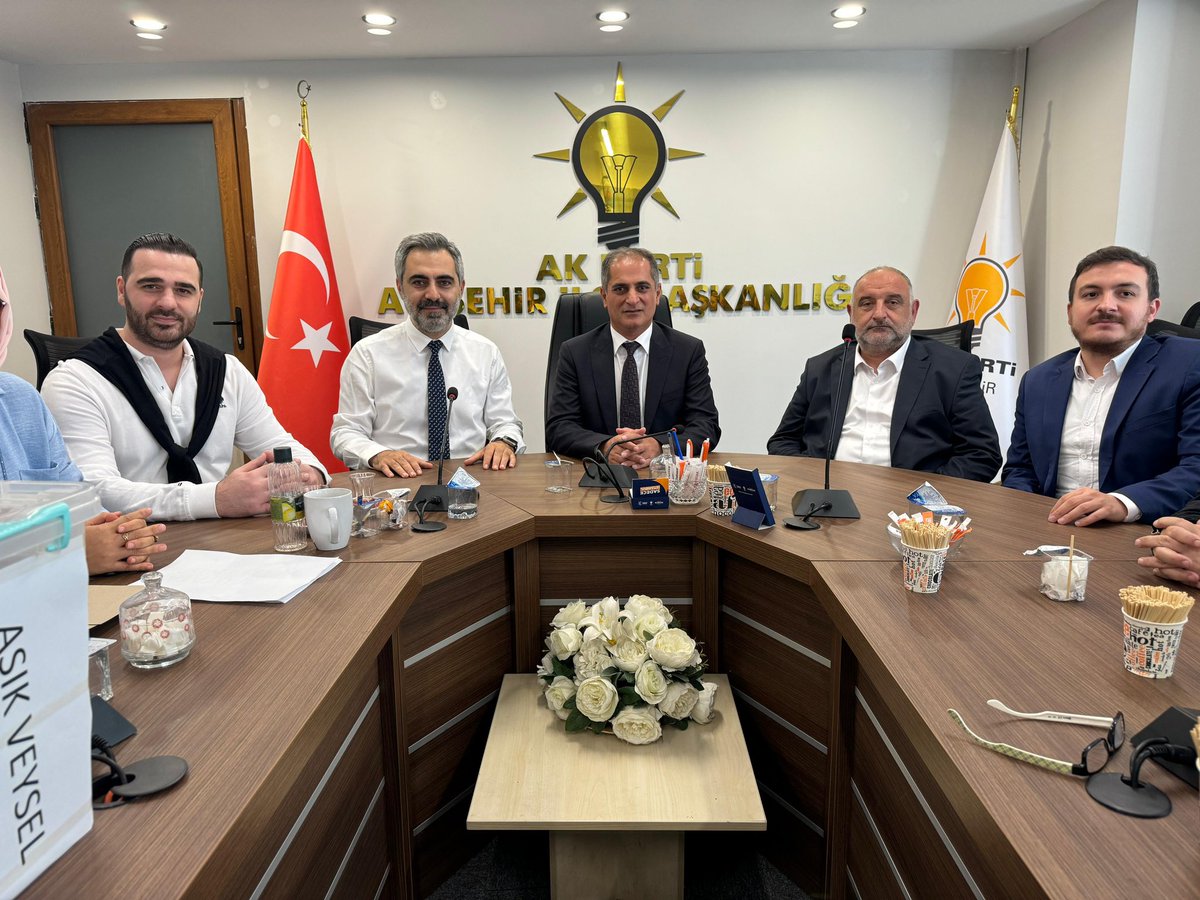 Av_ErolBulut's tweet photo. Partimizin almış olduğu karar doğrultusunda yapılan  @akpartiakatasehir İlçe Başkanlığımızda delege seçimlerimizi üyelerimizin yoğun katılımıyla gerçekleştirdik.
Partimiz için hayırlara vesile olmasını temenni ediyorum.
@akpartiistanbul 
@osmannurika 
@burakcifci34 https://t.co/3BGd5jPHSP