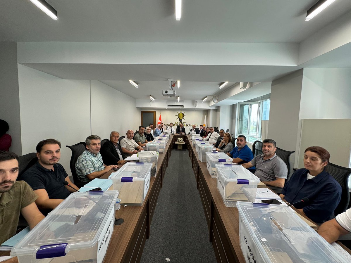 Av_ErolBulut's tweet photo. Partimizin almış olduğu karar doğrultusunda yapılan  @akpartiakatasehir İlçe Başkanlığımızda delege seçimlerimizi üyelerimizin yoğun katılımıyla gerçekleştirdik.
Partimiz için hayırlara vesile olmasını temenni ediyorum.
@akpartiistanbul 
@osmannurika 
@burakcifci34 https://t.co/3BGd5jPHSP