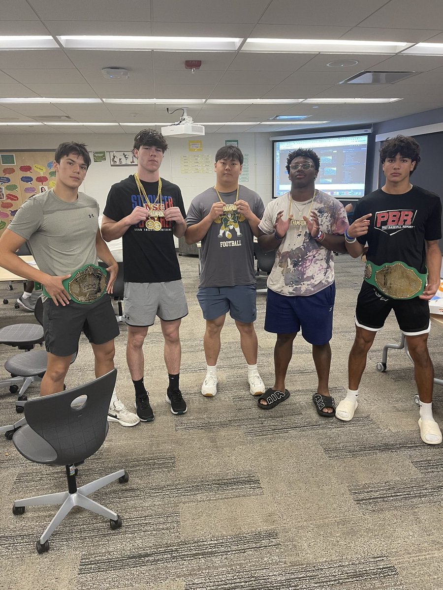 burjman's tweet image. Defense collected some hardware last night!! #shutout #takeaways #sacks
@SHSpatFB @LukeNelson2025 @GriffinSuren @STsui57495 @Anthonyadams_5 @RyanHarris1007