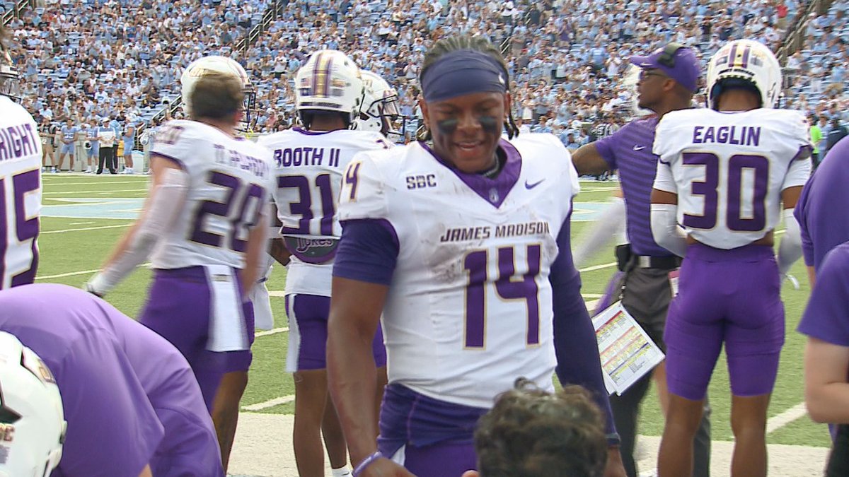 bhallphotog's tweet photo. what a first half for @grimsleyfb alum &amp; @JMUFootball QB @alonzabiii ....14-21 for 288 yards &amp; 3 TD's passing and 64 yards &amp; 2 TD's rushing. @WFMY @WFMYhss https://t.co/ozQLgtPinn