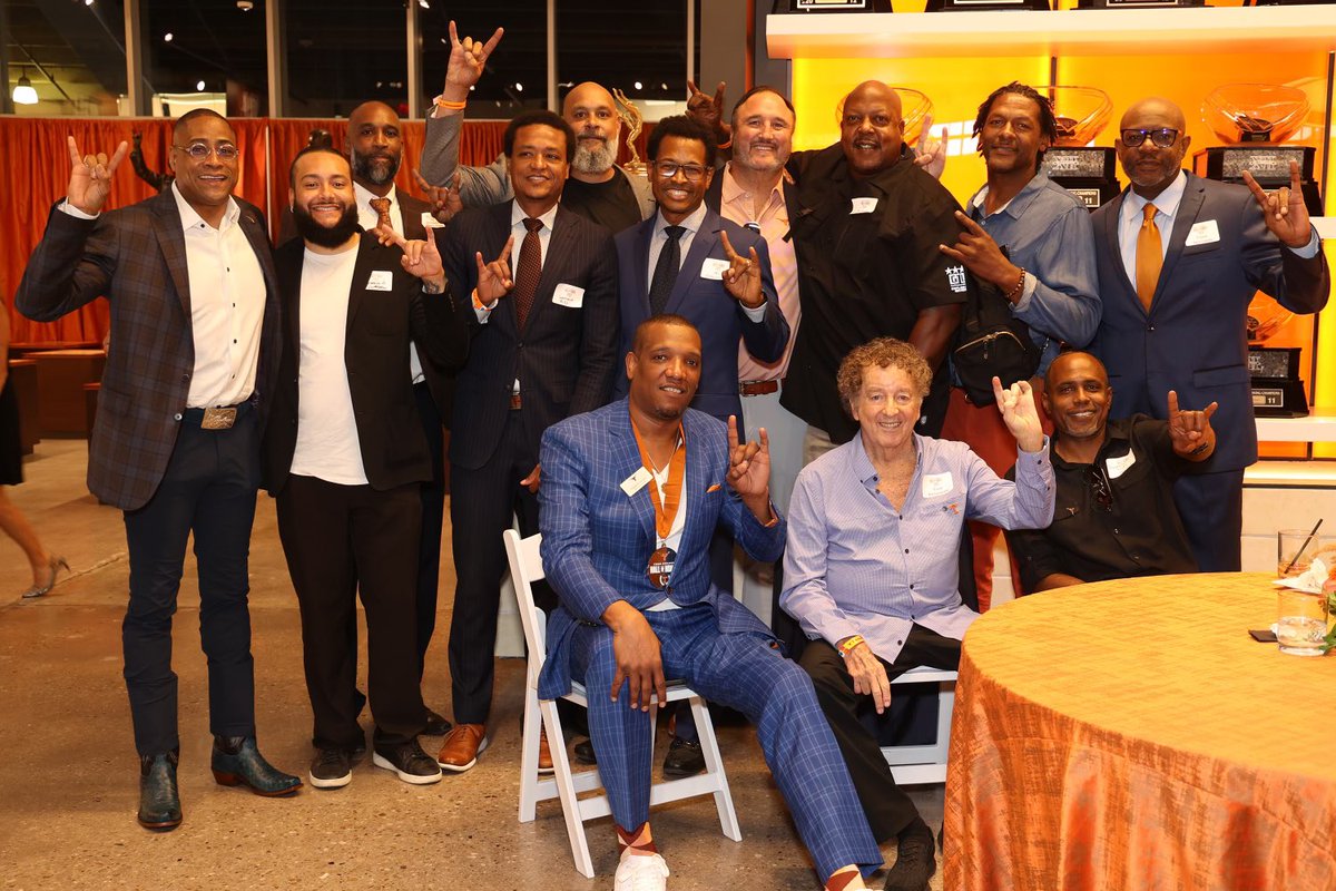 RodneyTerry's tweet image. Congrats to Longhorn Legend @highfive32 on your induction into the Texas Athletics Hall of Honor! So great to catch up with Coach Penders and have so many of your former teammates back on The Forty to celebrate the achievement. #HookEm🤘🏾