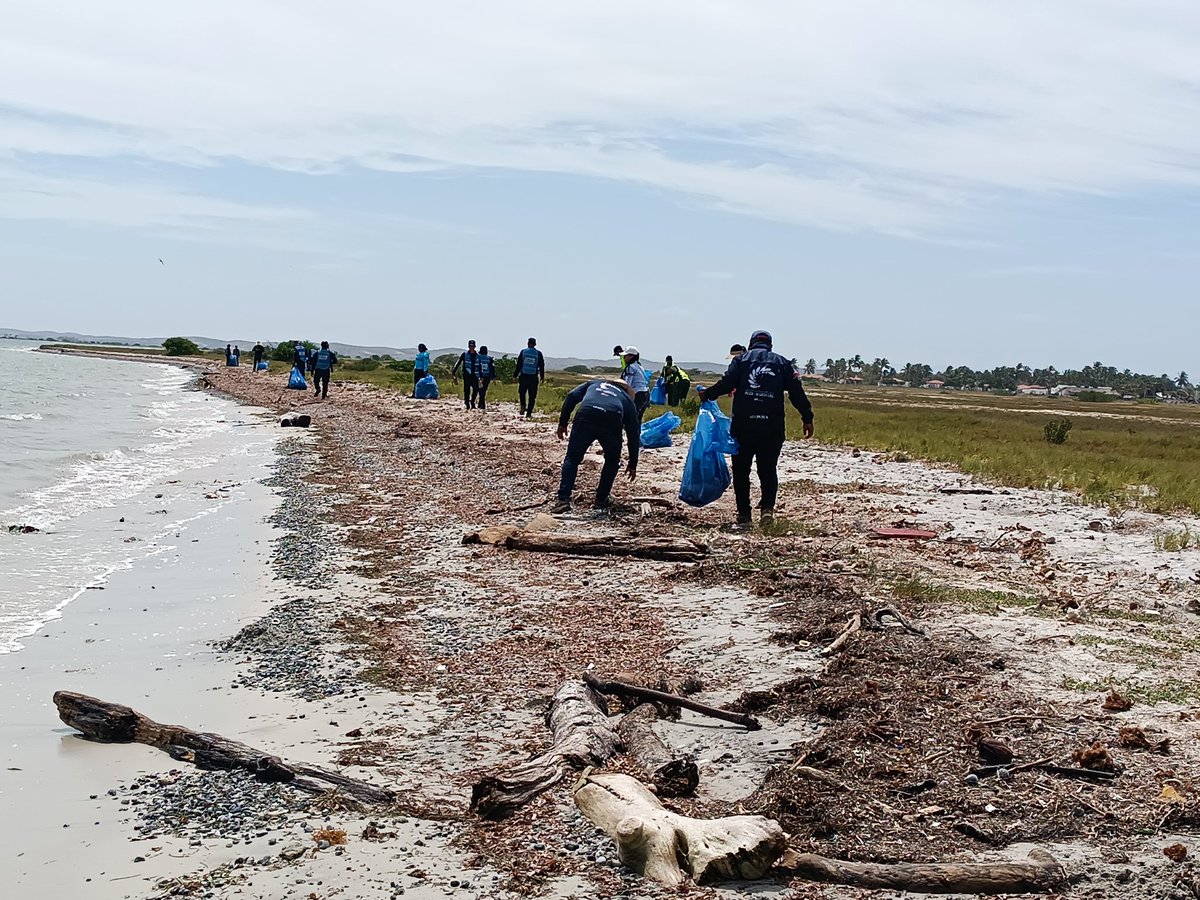 Personal de la <a href="/capiptopampatar/">Capitanía de Puerto de Pampatar</a> participa activamente en la Jornada Ambiental con motivo del Día Mundial de las Playas, que se realiza en la Isla de Coche del estado Nueva Esparta <a href="/inea_venezuela/">INEA</a>