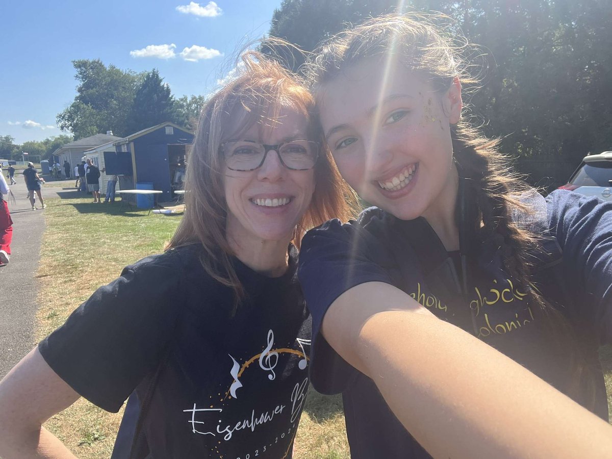 AutismWithFries's tweet photo. @DDESBand This Boro senior still has fond memories being on the other side!! 💛💛 https://t.co/Hfl5d4tbUs