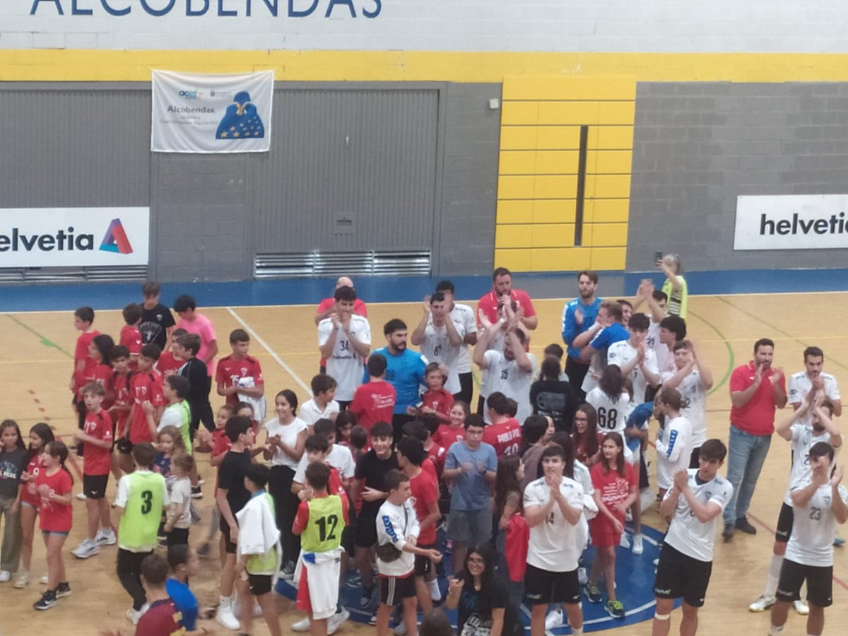J.O.T. (@josete8877) on Twitter photo PARTIDAZO del <a href="/bmalcobendas/">Balonmano Alcobendas</a> #DHPlataMasc con actuación coral de los de <a href="/javiersuarezal/">Javier Suárez</a> 🙌 vs FCB.
▪️Iker & <a href="/boyarizo/">Alberto Lopez</a> 6
▪️<a href="/gonzavelasco/">Gonzalo Velasco</a> 5
▪️ <a href="/Nacho_gimeno92/">Nacho Gimeno</a> & Bruno & Agustín 4
Inmejorable estreno de la 24-25 de #BalonmanoAlcobendas 🤝
En 7 días visita a Alicante. PARTIDAZO del <a href="/bmalcobendas/">Balonmano Alcobendas</a> #DHPlataMasc con actuación coral de los de <a href="/javiersuarezal/">Javier Suárez</a> 🙌 vs FCB.
▪️Iker & <a href="/boyarizo/">Alberto Lopez</a> 6
▪️<a href="/gonzavelasco/">Gonzalo Velasco</a> 5
▪️ <a href="/Nacho_gimeno92/">Nacho Gimeno</a> & Bruno & Agustín 4
Inmejorable estreno de la 24-25 de #BalonmanoAlcobendas 🤝
En 7 días visita a Alicante.