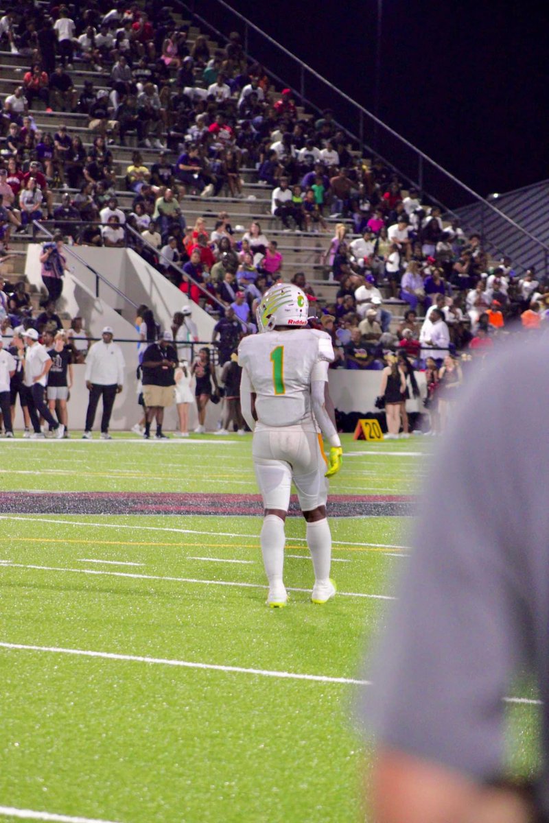 Trey_berry21's tweet photo. Had 2 face the reality of they gone hate you when you losing &amp; they gone hate you when you winning.. ⭐️@bobbycarr11 @CoachFagan_5 @CortezNettles50 @Carver_FB 
#notcommitted
#myyear
#4evakam #lloyla #LLMYPPL #LLJaytee #LLMike #LLRobert #FreeMyBros 
#lastride1️ https://t.co/lTRmeoMyOJ