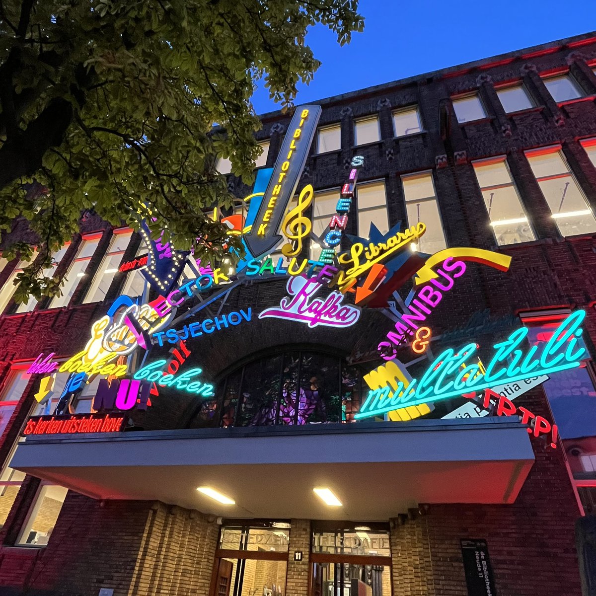 Happy to see that Utrecht advertises its library like the gangsters’ secret lair in a 1940s Bugs Bunny cartoon