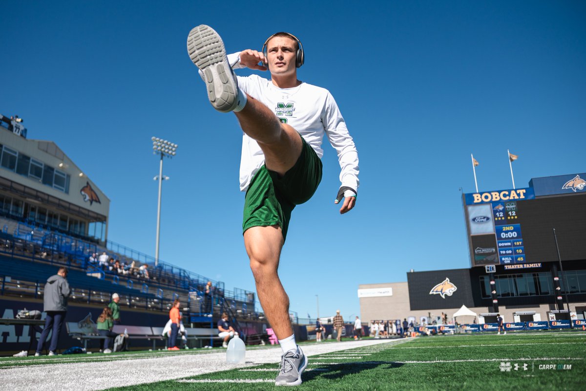 MercyhurstFB's tweet image. Less than one hour until kickoff.

#CarpeD1em