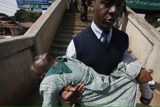 magwaz3's tweet photo. Ruto has teargassed primary school children in school so he would grab a piece of their playing field to build himself a hotel
#BanRutoAtUNGA79 https://t.co/k91oWAMkbe