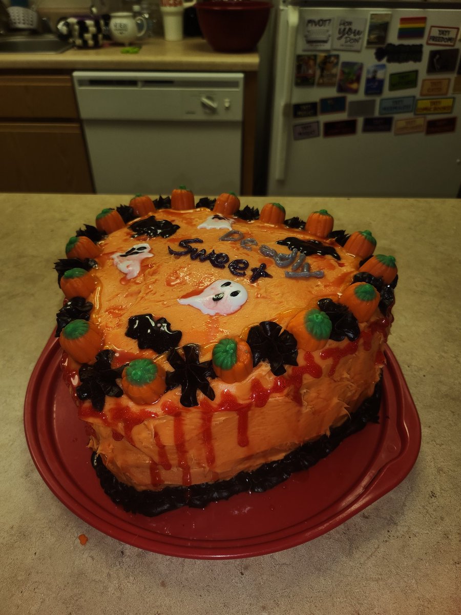 SpookyA28122894's tweet image. Just made this cake last night it turned out perfect it's a pumpkin &amp;amp; devil's food cake with a dark fudge filling topped with dark fudge &amp;amp; vanilla icing &amp;amp; Candy corn pumpkins &amp;amp; sprayed with candy blood &amp;amp; edible gel! 👻🖤🧡🦇🍰🎃 #Halloweencake #Halloween2024