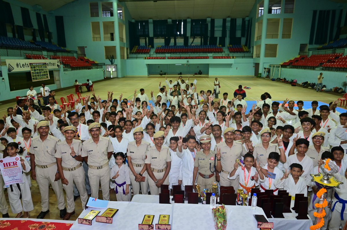 HER_Team_BBSR's tweet photo. We care for HER We dare for HER #cpbbsr 
#herteambbsr
#womensaftey https://t.co/KwmY00iQxR