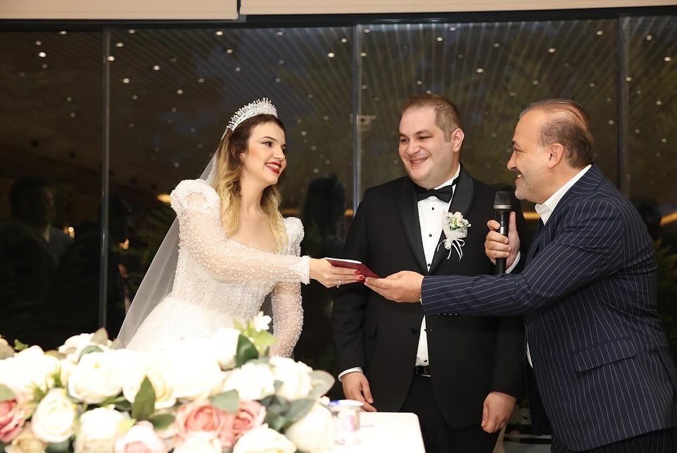 SahinTalus's tweet photo. Gündüz teşkilat çalışmalarımızla, akşam da gençlerimizin mutluluğunu paylaşarak geçiyor.
Yeni evli çiftlerimizin hepsine iki cihan saadeti diliyor, ailelerini tebrik ediyorum. 
🔸 Elif Canbaz💍 Ömer Murat Aşı
🔸 Şeyma Tanta💍 Talha Bager https://t.co/h9Xc3BQnqO