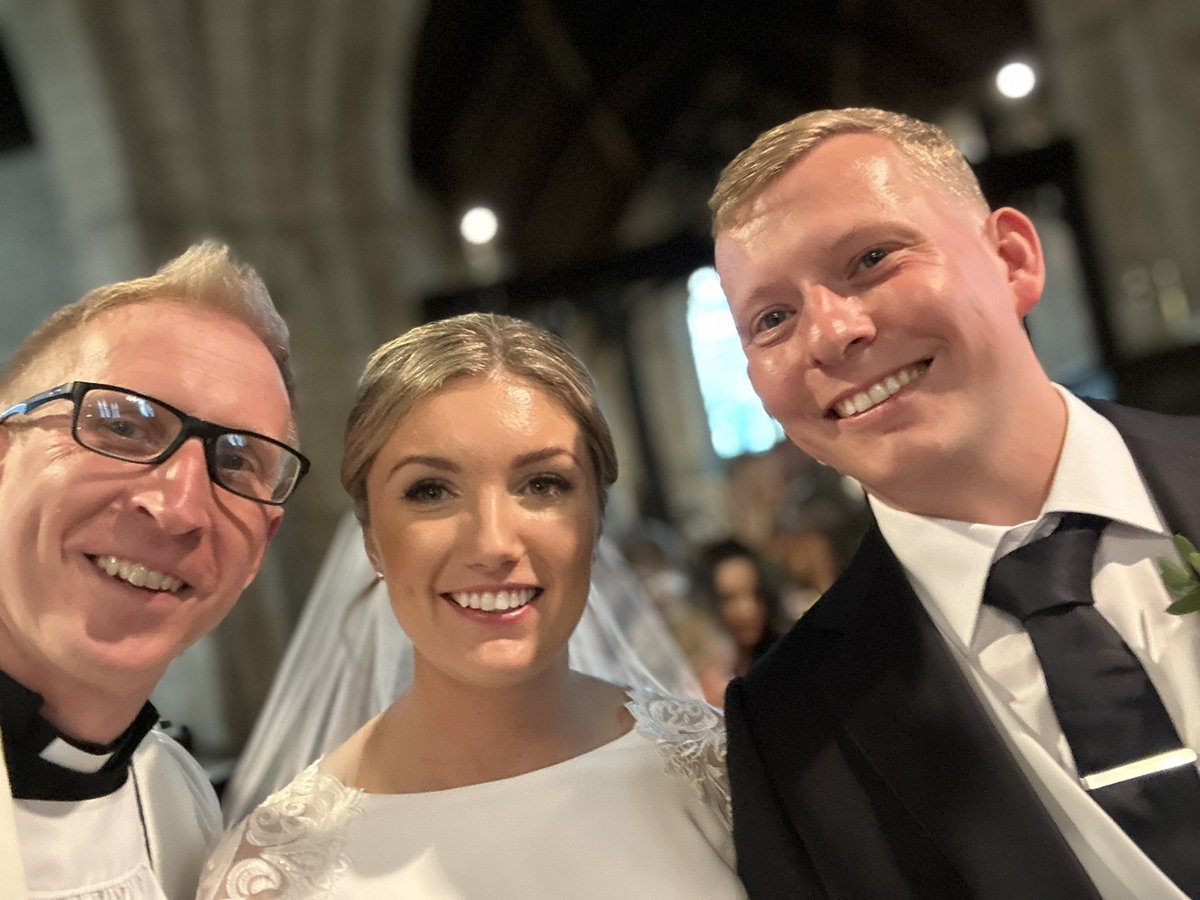 #weddingselfie alert! It was a joy to marry Eliza and Ronan today at St Margarets #Chipstead, to pray for them that they may know the love of God that surpasses all knowledge #wedding #churchofengland⛪️🇬🇧 <a href="/SouthwarkCofE/">Southwark Diocese</a> <a href="/GSChurchSM5/">Good Shepherd, Carshalton Beeches</a>