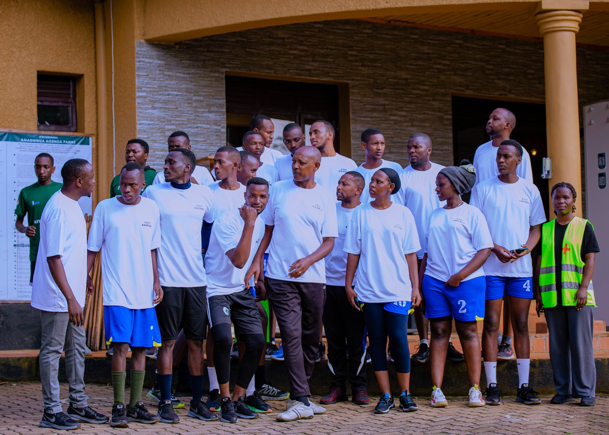 NyungwePark's tweet photo. culminating in a coordinated 21km race across their respective protected areas in September. In #Nyungwe, the race brought together 102 rangers from @AkageraPark(winner) #Nyungwe, #VolcanoesNP #GishwatiMukuraNP, the last two parks represented @RDBrwanda Photos: #BrightStudio https://t.co/pBExbiIEZ2
