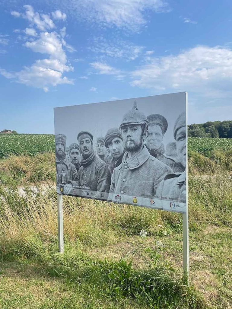 Today is the UN International Day for Peace. One good initiative is the Peace Pitches, which brings together youth from all over the world in Messines (Belgium), where the Christmas Truce in 1914 occurred.

footballmakeshistory.eu/preserving-pea…