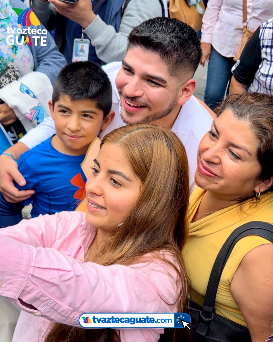 AztecaGuate's tweet photo. Así recibimos a @cristiansalguero_ desde el Aeropuerto Internacional la Aurora. Gracias a todas las personas que llegaron a recibirlo 🤩👏 https://t.co/gSAOWf9agD