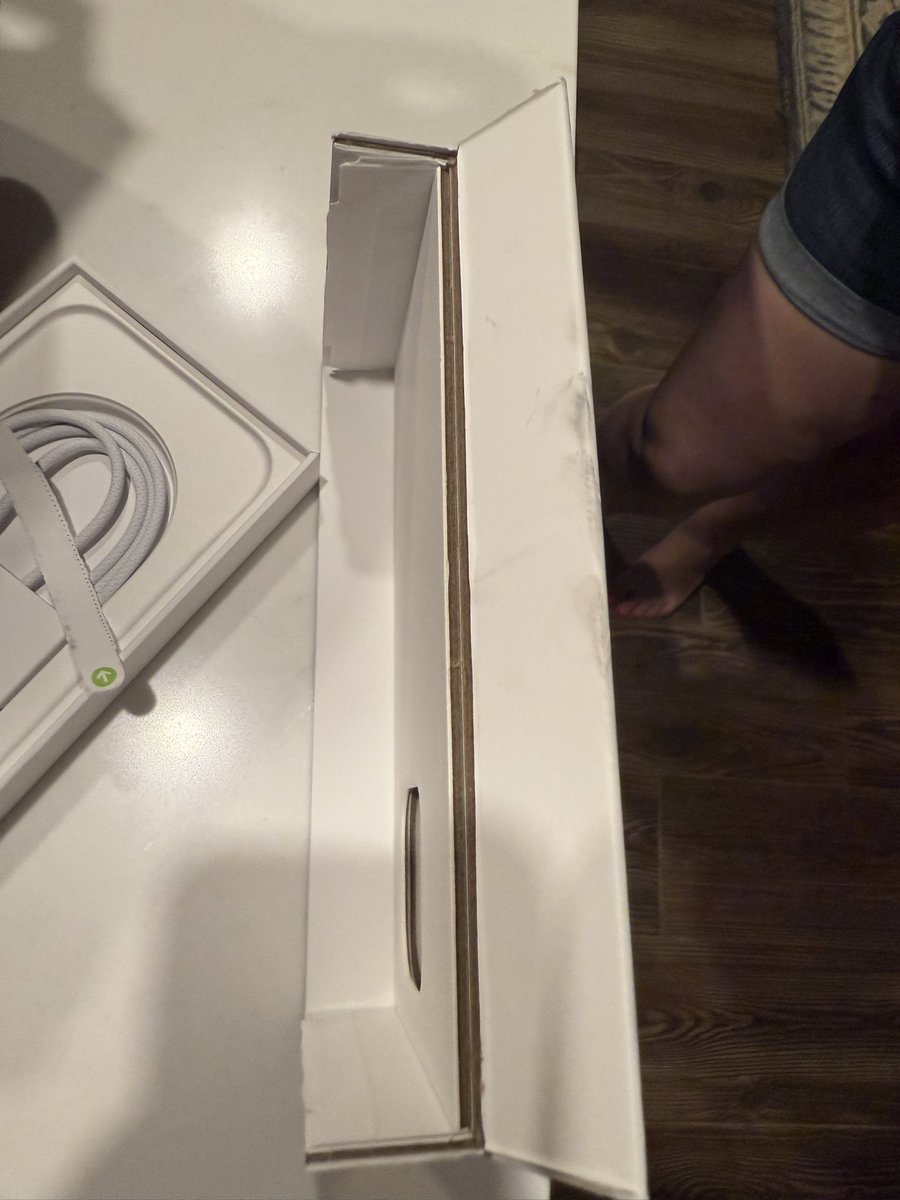 CSimsITPro's tweet image. Check those iPhone packages closely. My wife’s phone package was opened on the outside. However, the inside box (actual iPhone 16 Pro Max box) still had the tabs. As you can see, they cut the side and pulled out the packaging… @UPS this is disgraceful