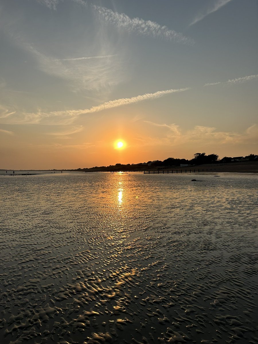 Mandy_Spring's tweet image. So lucky to have another day on the beach in September and sitting outside this evening. #Aldwick #Felpham