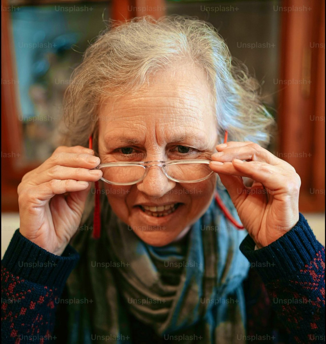 Бие биенээ хөгшин нтр гэхийн, нас наслах чинь сайхан биш юмуу🤔үрчлээ суулаа, овор нэмлээ гээл сүйд болоод бхын энэ бүхэн чинь эрүүл саруул, урт удаан амьдарч байгаагийн гэрч бусуу. Өвдөөд хэвтэхийн цагт нэг цаг минут болов амьдрахыг хүсдэг биз дэ🤟