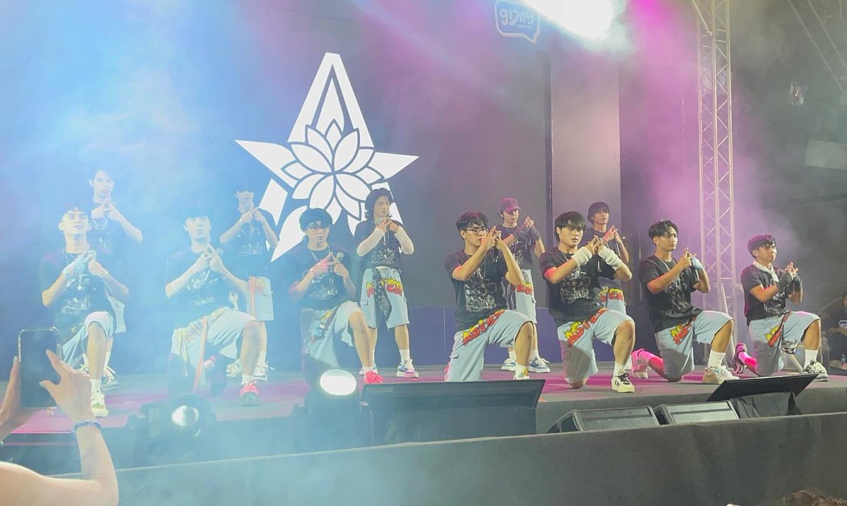 _asterofc's tweet photo. Rising PPOP group, ASTER for their 3rd Globe Events ‘G FAIR’ at the BGC Amphitheater! Big thank you to @enjoyGLOBE and @globebusiness for the another opportunity!
#AsteriskArtist #EnjoyGlobe #GDayEveryday #GFair https://t.co/1R1COh7ZAT