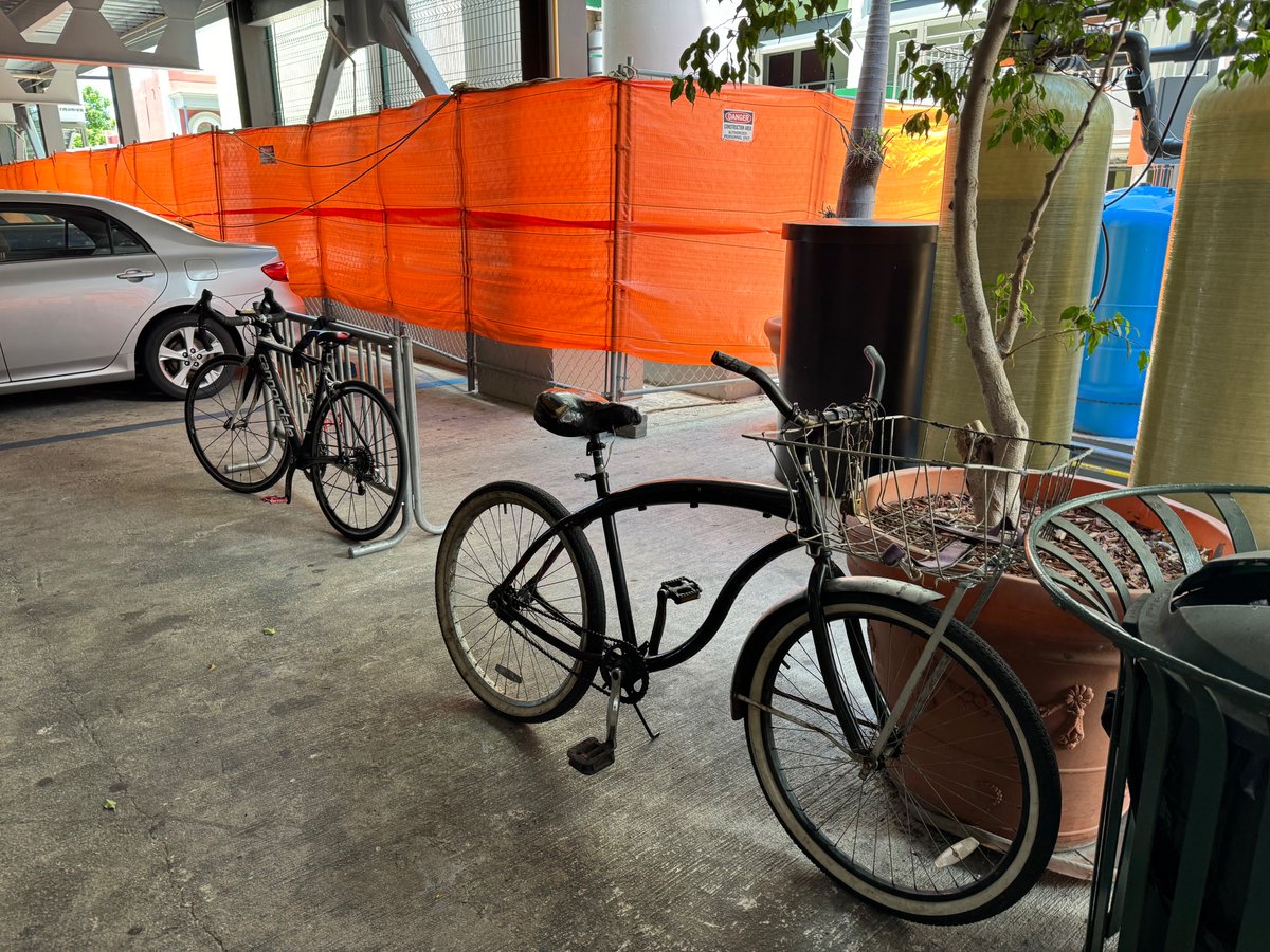 davsot's tweet photo. En este hotel de Ponce habían más personas que llegaron en bicicleta que en carro eléctrico. 😏
#movilidad
#zeroemisiones https://t.co/QafTtkcabb