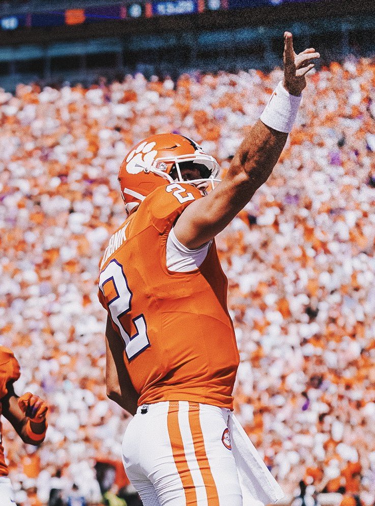 Cade Klubnik’s last two games:

🎯 40/50 passing (80.0%)
📊 662 total yards
⚡️ 11 total touchdowns

The Tigers are clicking.