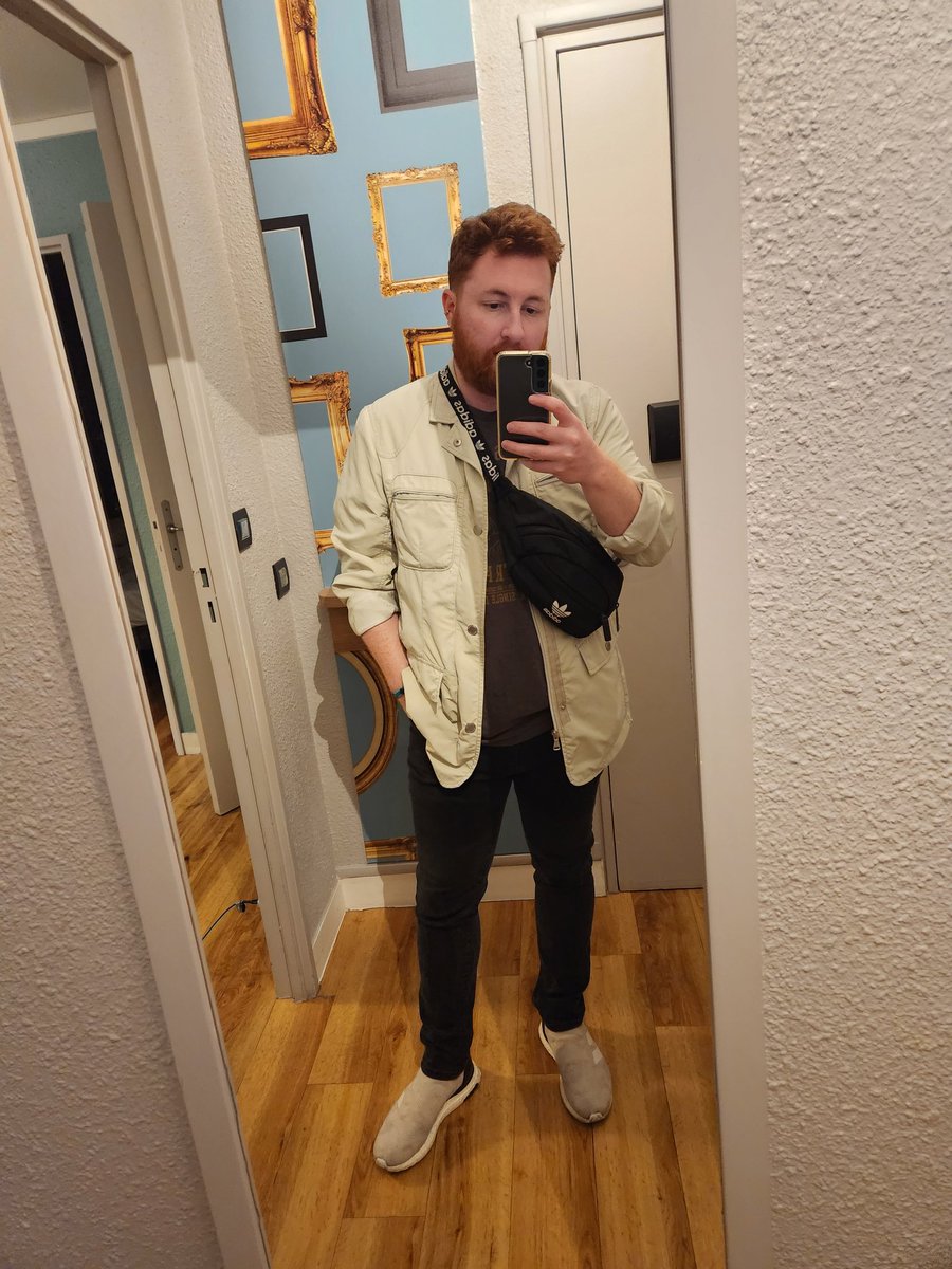 BeShuster's tweet image. Time for dinner in Montmartre! 🇫🇷