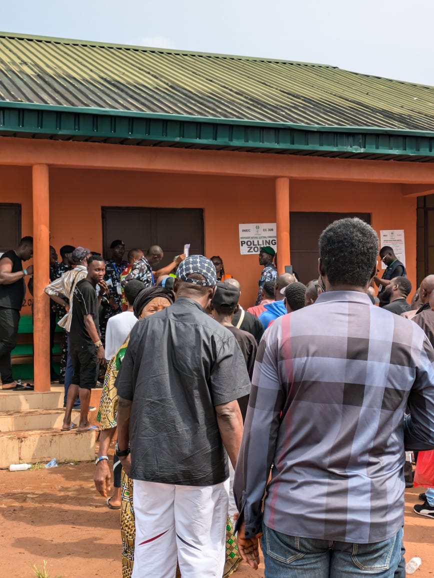 lararaji's tweet photo. Women jubilating as Asue Ighadalo wins in some polling stations at  Oredo LGA, Edo 

#Edodecides #Edoelection #Offcycleelection. https://t.co/Xm5OvxU3dx