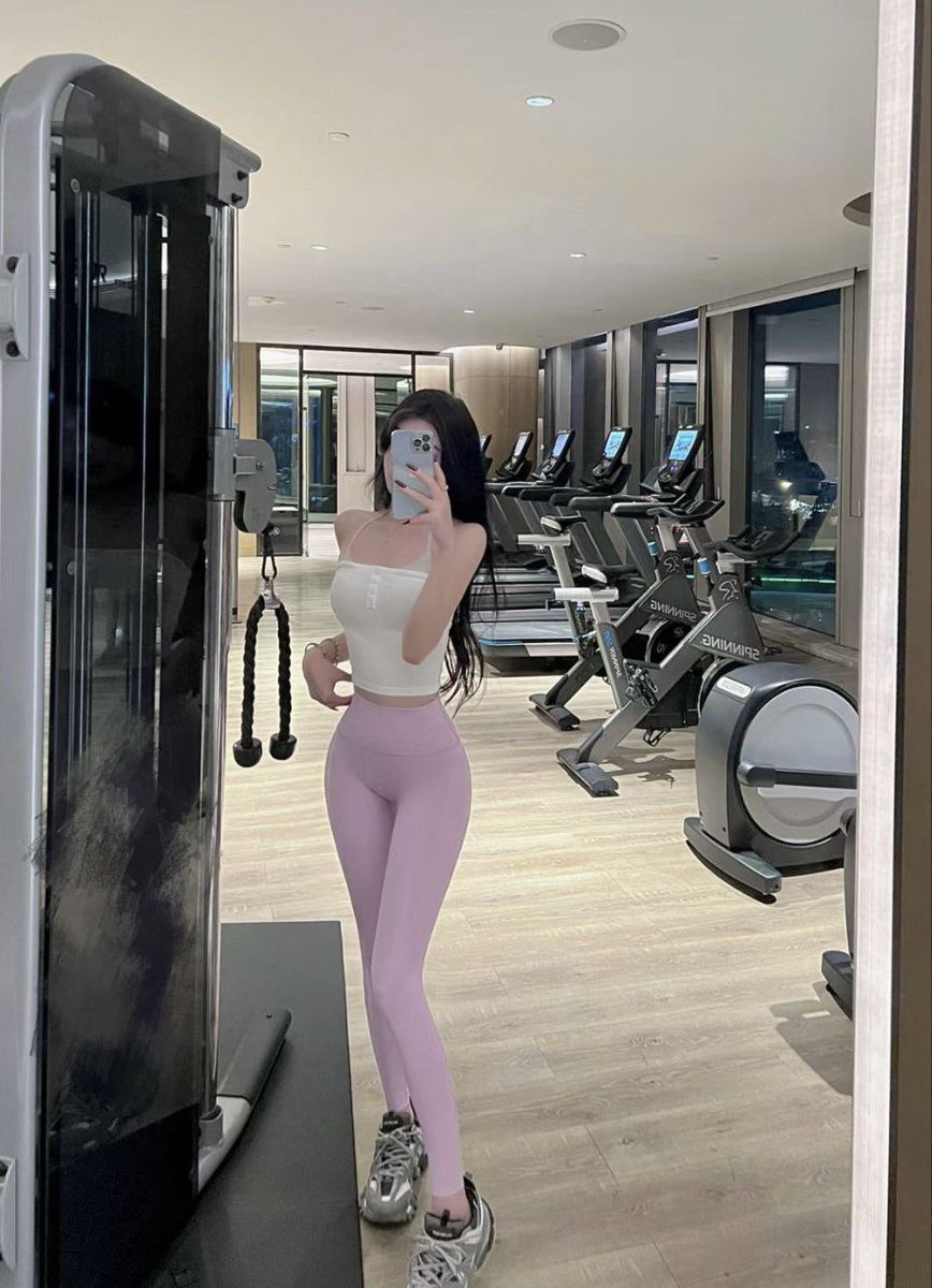 ryanjay186's tweet image. 卑微是你的天性
下贱是你的内心
#狗奴 #靴奴 #踩踏 #辱骂 #遛狗 #口水 #黄金 #圣水 #龟头责 #第四爱