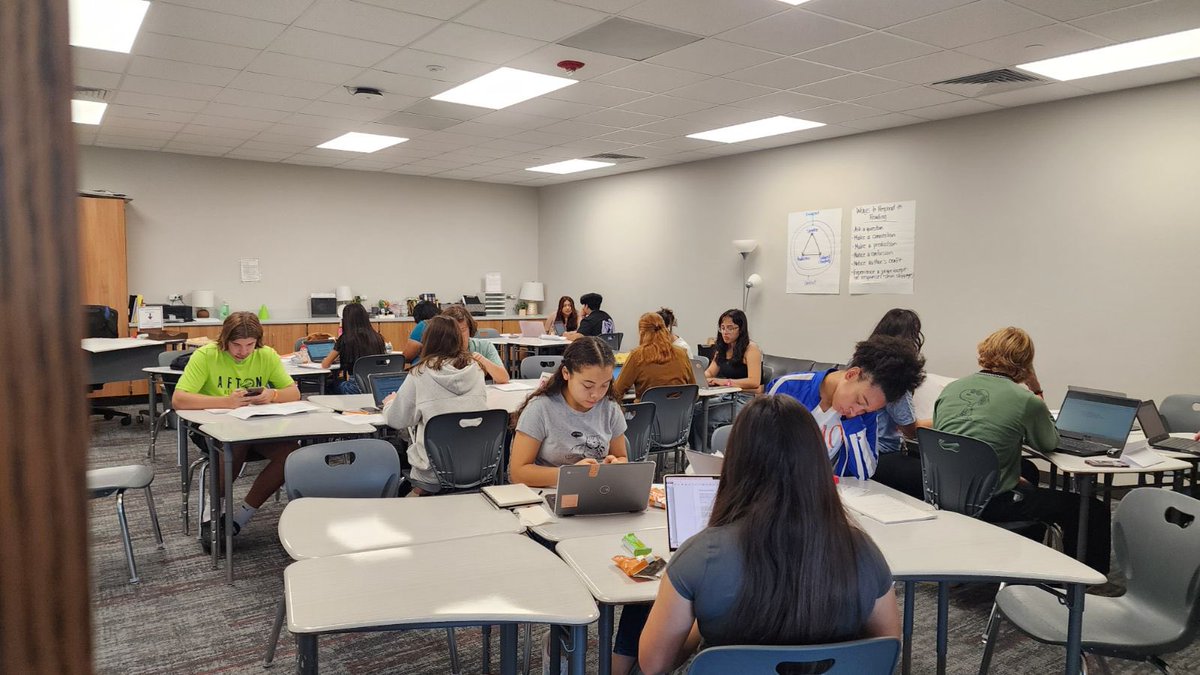 Spring Branch ISD college essay workshop was a success! Thank you to all of our volunteers and staff who put together this amazing event for our students! #sbisd #t24 #collegebound #sbisdeverychild