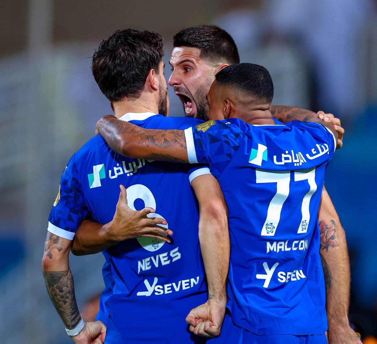 #الهلال يقسو على #الأتحاد بنتيجة (3-0) في الشوط الأول من كلاسيكو المملكة السعودية

#الهلال_الاتحاد