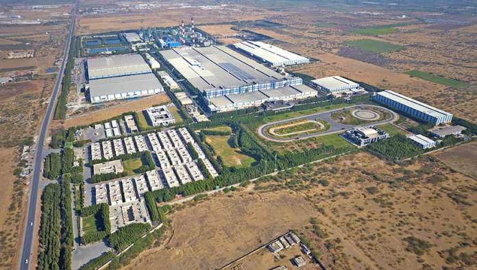 AmeyKulkarni_21's tweet image. Wonders of Modern India

1. Jamnagar Oil refinery, GJ
2. Mumbai high, MH
3. BKT bhuj factory, GJ
4. India's 5G coverage 

#India #Wonders