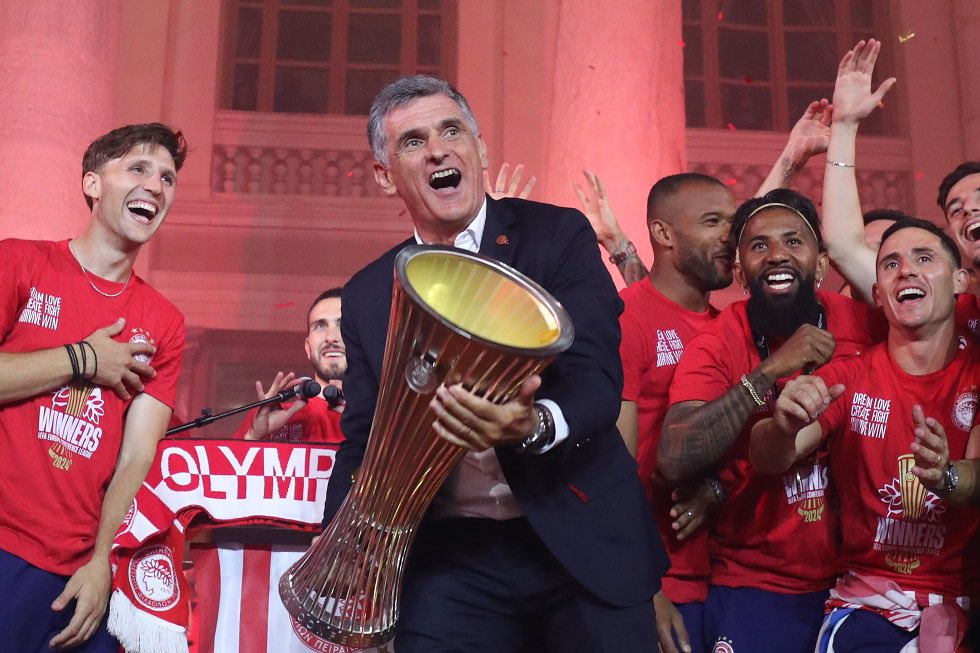 For7Fun's tweet photo. Μαζί σου μέχρι τέλους γιατί μας έφερες αυτό που δεν μπορούσαμε ούτε να ονειρευτούμε!
Όσα #WeKeepOnDreaming κι αν γράφονται..

#OlympiacosFC https://t.co/xRlgo2C5wT