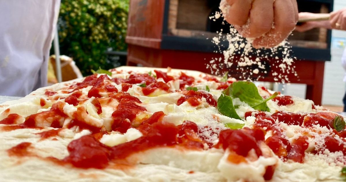 Pizza a Vico 2024: la grande festa della Pizza a Vico Equense dlvr.it/TDWk3Y