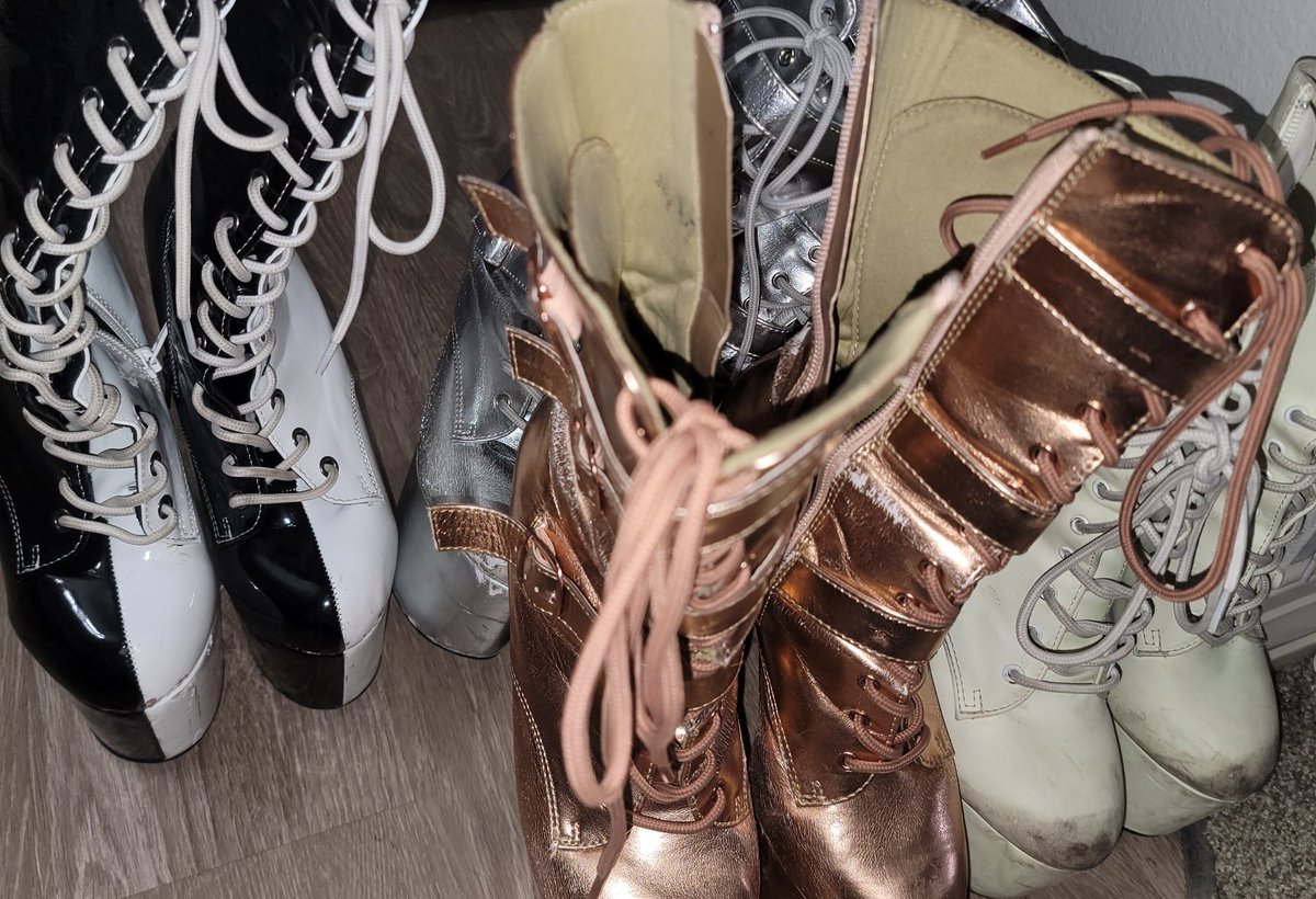 xpumpkinxpatchx's tweet photo. 'tis a shame i don't have a sub to clean my dirty heels for me.
#gothdancer #femdom #findom https://t.co/MQTMDFeGck