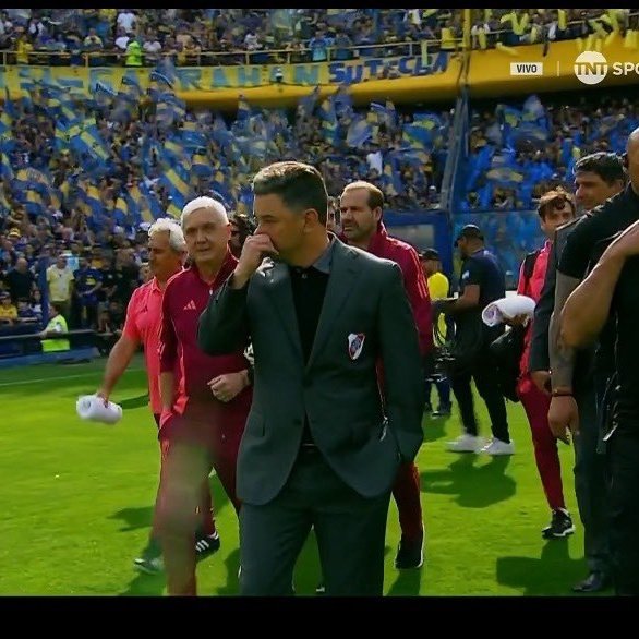 _franco30_'s tweet photo. Pasan los años, pasan los jugadores, pero el olor a mierda de esa cancha no se vaaa https://t.co/ZgVDHrBL1i
