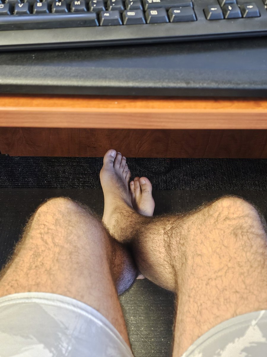 hugedubc's tweet photo. Barefoot at work... https://t.co/mVTT6xt72N