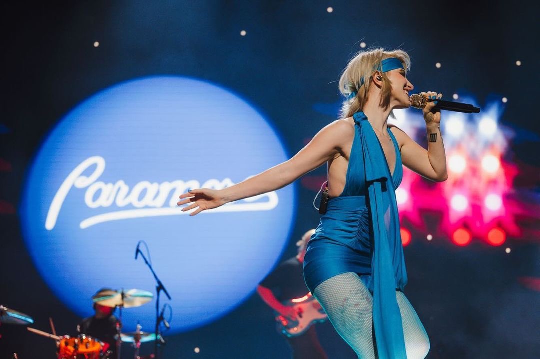 YELYAHPOI's tweet photo. paramore photographed at iHeart Radio Music Festival, by Kat Borderud https://t.co/GVu2EddJKK