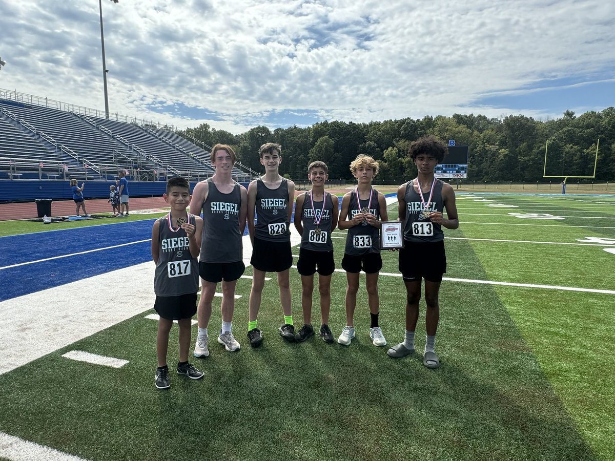 mrs_cheuvront's tweet photo. @SiegelMiddle Boys Varsity Awards at the Rutherford County XC Championships
2nd Place Team
2nd Gavin Maholmes
6th Maddox Wood
7th Owen Jackson
12th Alex Montes https://t.co/bvWKCdSvPQ