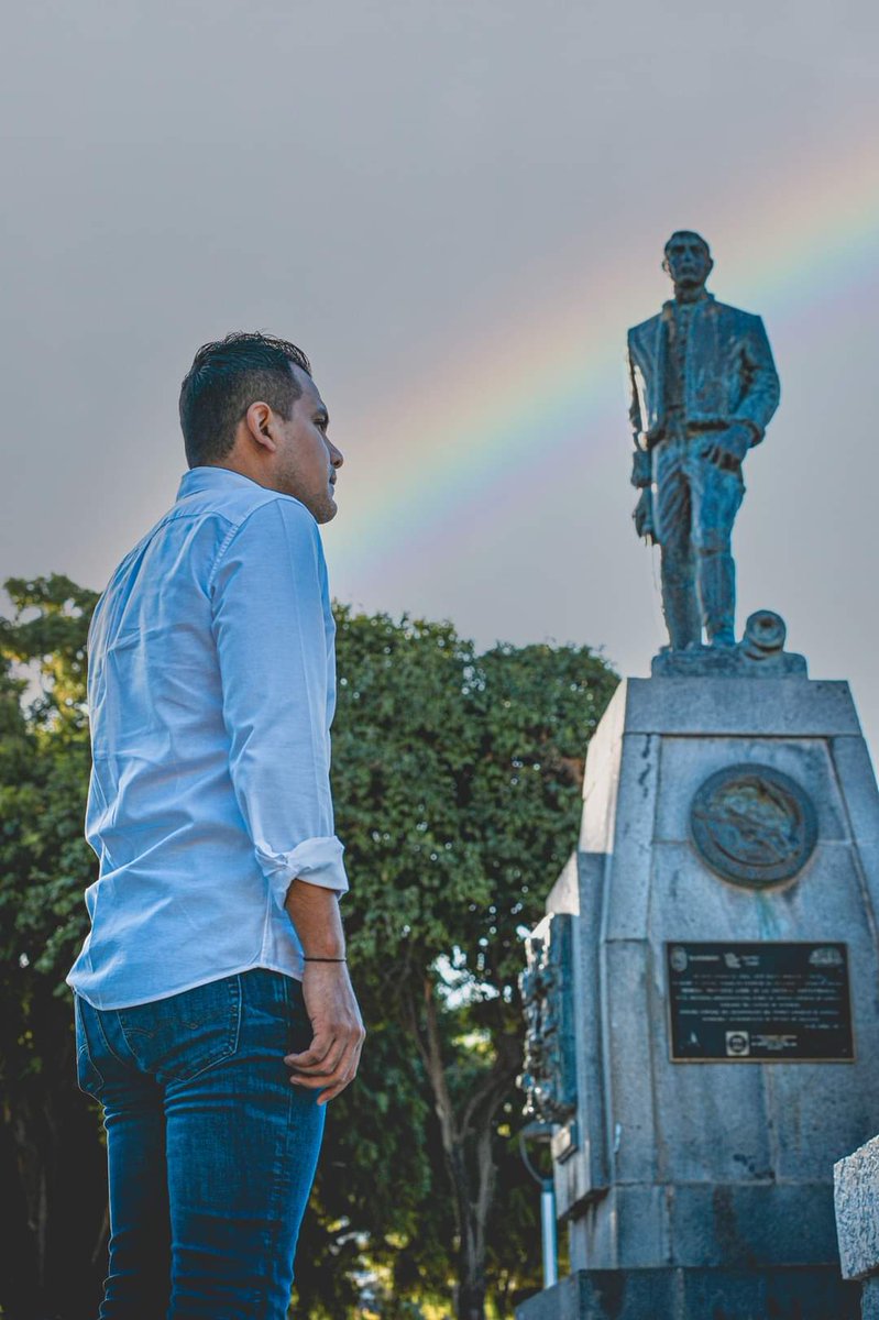 Cada mañana, recuerda que enfrentarás la ignorancia, la ingratitud y la arrogancia. Mantén la serenidad y actúa con virtud, pues tu fuerza radica en tu carácter, no en las acciones de los demás.