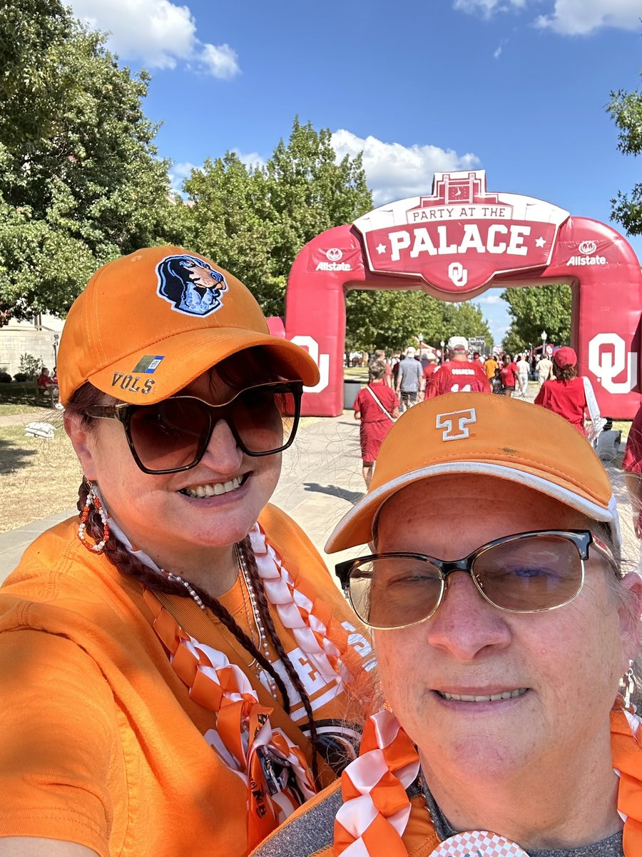 Friendly folks in Norman welcome #UTVols #GoVols