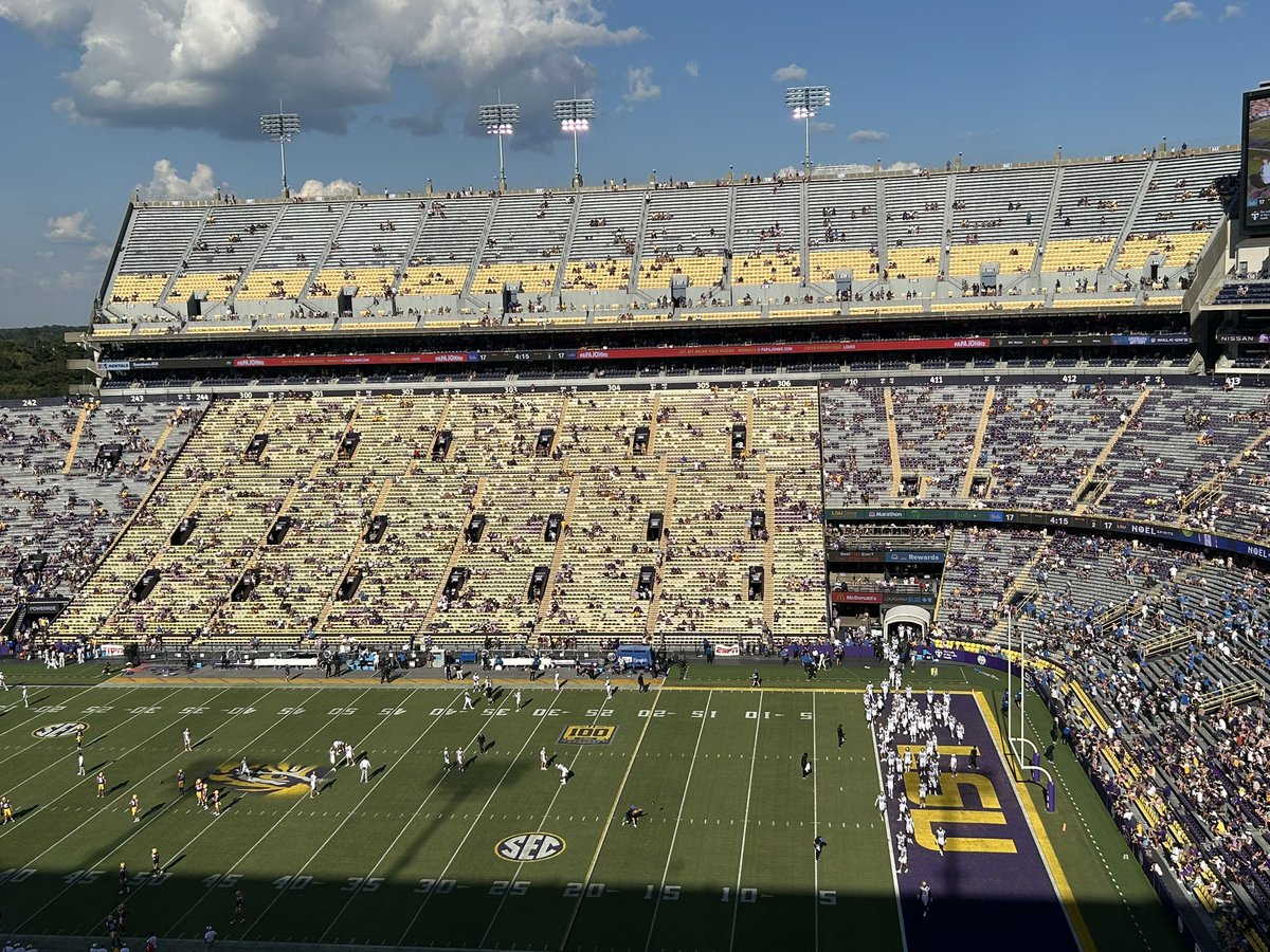 JacquesDoucet's tweet image. Discussion about how many fans on the East side will return for the second half. @LSUfootball #LSU 🤔