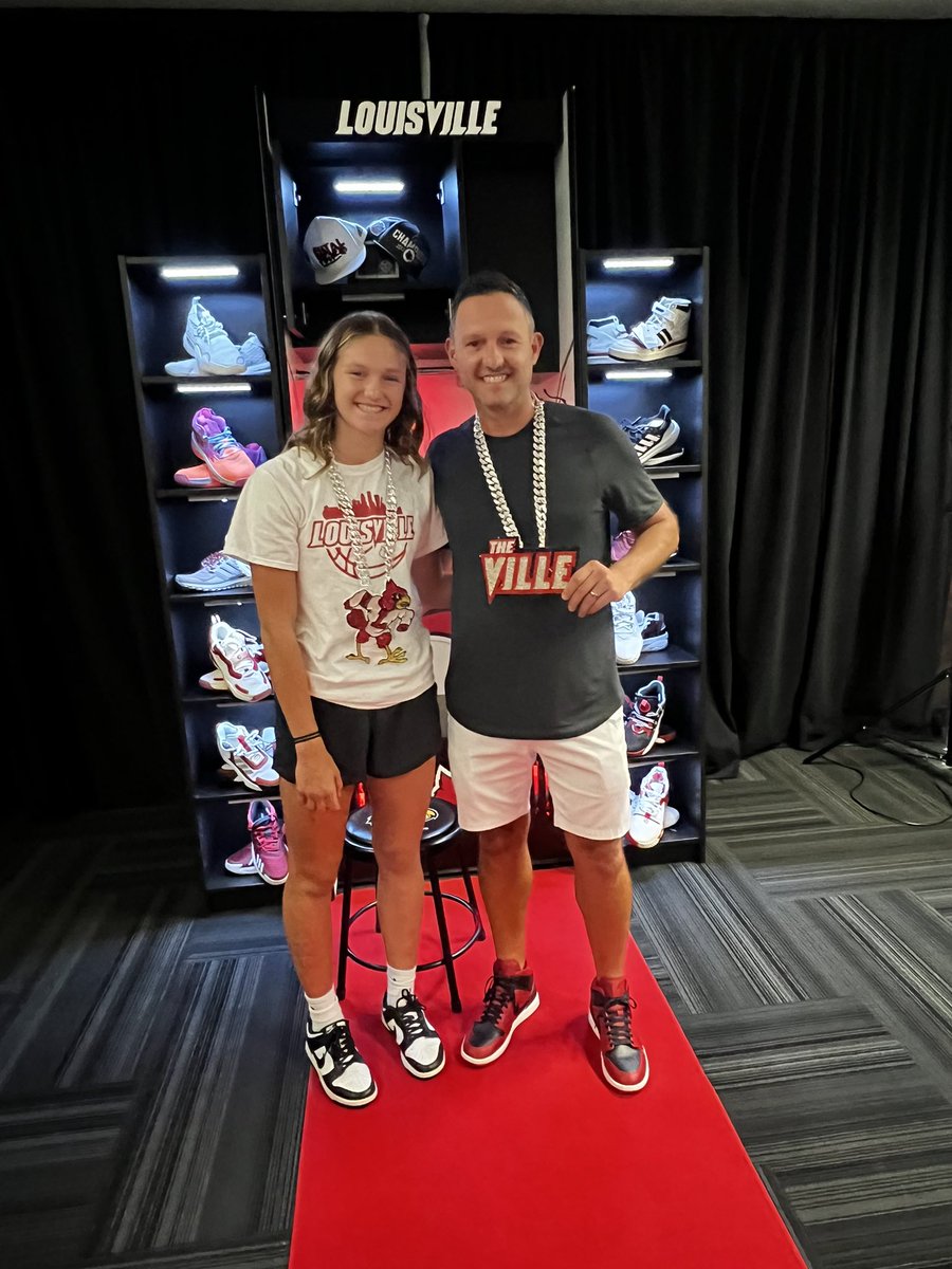 DelaneyNoll's tweet photo. Had a great time with @LouisvilleWBB Thanks @CoachSRobinson @CoachJPineda24 for this experience!! Lโs UP https://t.co/1gr2YNWL9p