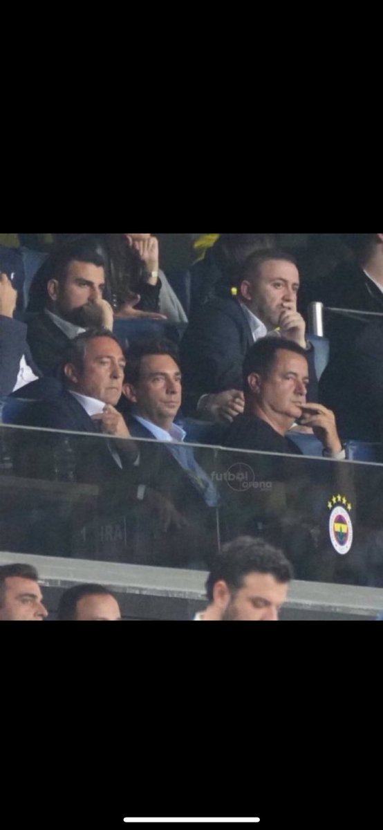 zcnbysl's tweet photo. Galatasaray'ın başarılarını ezik gibi izlemeye mahkumsunuz. Kalbiniz kötü çünkü. Ağlaya ağlaya gideceksiniz! https://t.co/XZjYswJpOf