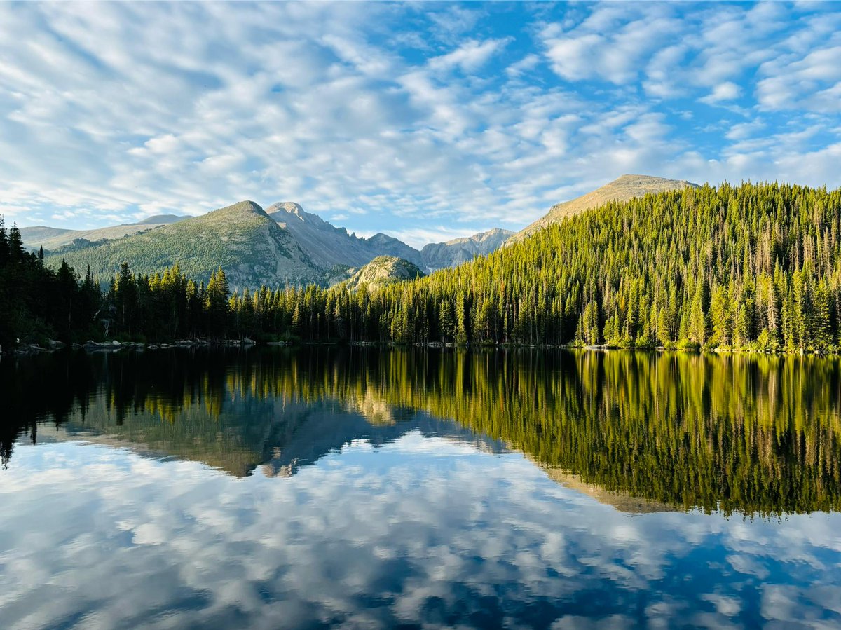 wallpaperable's tweet photo. Discover the serene beauty of Bear Lake in Rocky Mountain National Park, CO 🏞️. Perfect for nature lovers and adventurers! Click the link to explore more! #NatureLovers #ExploreMore https://t.co/zccwwfMses