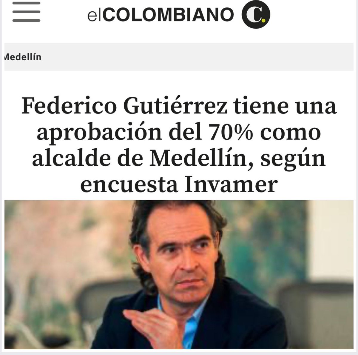 AlejoToroAnt's tweet photo. La más reciente encuesta, que pone a Fico Gutierrez con más del 70% de favorabilidad, fue hecha por Invamer, propiedad del empresario Jorge Londoño de la Cuesta, quien salió de EPM luego del desastre de Hidroituango y de mentir al asegurar que dicha crisis fue causada por un desastre fortuito de la naturaleza. Duque inmediatamente lo nombró embajador en Canadá. La relación entre Londoño y Fico es personal, tanto así que incluso se habló de que sería su candidato a la gobernación.

El diario El Colombiano tampoco ahorra elogios para Fico desde que su inició su nuevo periodo (en su anterior alcaldía también le hacía llover halagos), como se puede observar en la gráfica, Fico le inyectaba ingentes recursos públicos a este periodico, cosa que Daniel Quintero no hizo y ya sabemos cómo esa empresa se embarcó en una oscura guerra mediática contra el alcalde (no son pocas las veces que han tenido que rectificar sus calumnias). El Colombiano es propiedad de Manuel Santiago Mejía, empresario que hace parte del GEA (Conglomerado económico que se ha beneficiado de la contratación pública de EPM, de la cual Mejía fue miembro de la junta directiva (en el mismo tiempo cuando Jorge Londoño era gerente), entrando así en conflicto de interés que tenía en estos negocios, entre los cuales existen señalamientos de detrimento patrimonial). Es además amigo íntimo de la familia Uribe Vélez, incluso fue socio de Santiago Uribe y hasta testigo a su favor por el caso de “Los 12 apóstoles”, caso que, valga recordar, está congelado en su etapa final (condena) desde hace ya 4 años.

Esta información es pública y la pueden comprobar googleando. Considero importante registrarla aquí con el fin de subrayar LA FALTA DE INDEPENDENCIA entre el sector empresarial privado (incluida la prensa -supuestamente independiente-, las encuestadoras) y lo público. Hay protuberantes y evidentes conflictos de interés que no le cuentan a la ciudadanía y así van creando narrativas mediáticas que solo favorecen al mismo puñado de poderosos de siempre. Así sucede a nivel local y así sucede a nivel nacional. Hilos del poder empresarial tan entrelazados con los hilos del poder mediático que no logran distinguirse, engrosándose y fortaleciéndose día a día. Esta es la historia de nuestra querida Colombia, el pueblo siempre excluido del manejo de sus propios asuntos mientras los poderosos decidiendo el destino de millones de personas.

Saquen sus propias conclusiones.