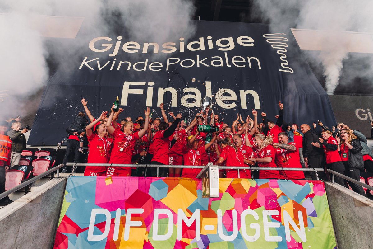 right2dream's tweet photo. #25YearsOfDreams: 25 years of football excellence. โฝ๏ธ
League titles, cup victories, international football โ weโve witnessed incredible football moments from every corner. ๐
๐งต https://t.co/Z4VYe4wM8U