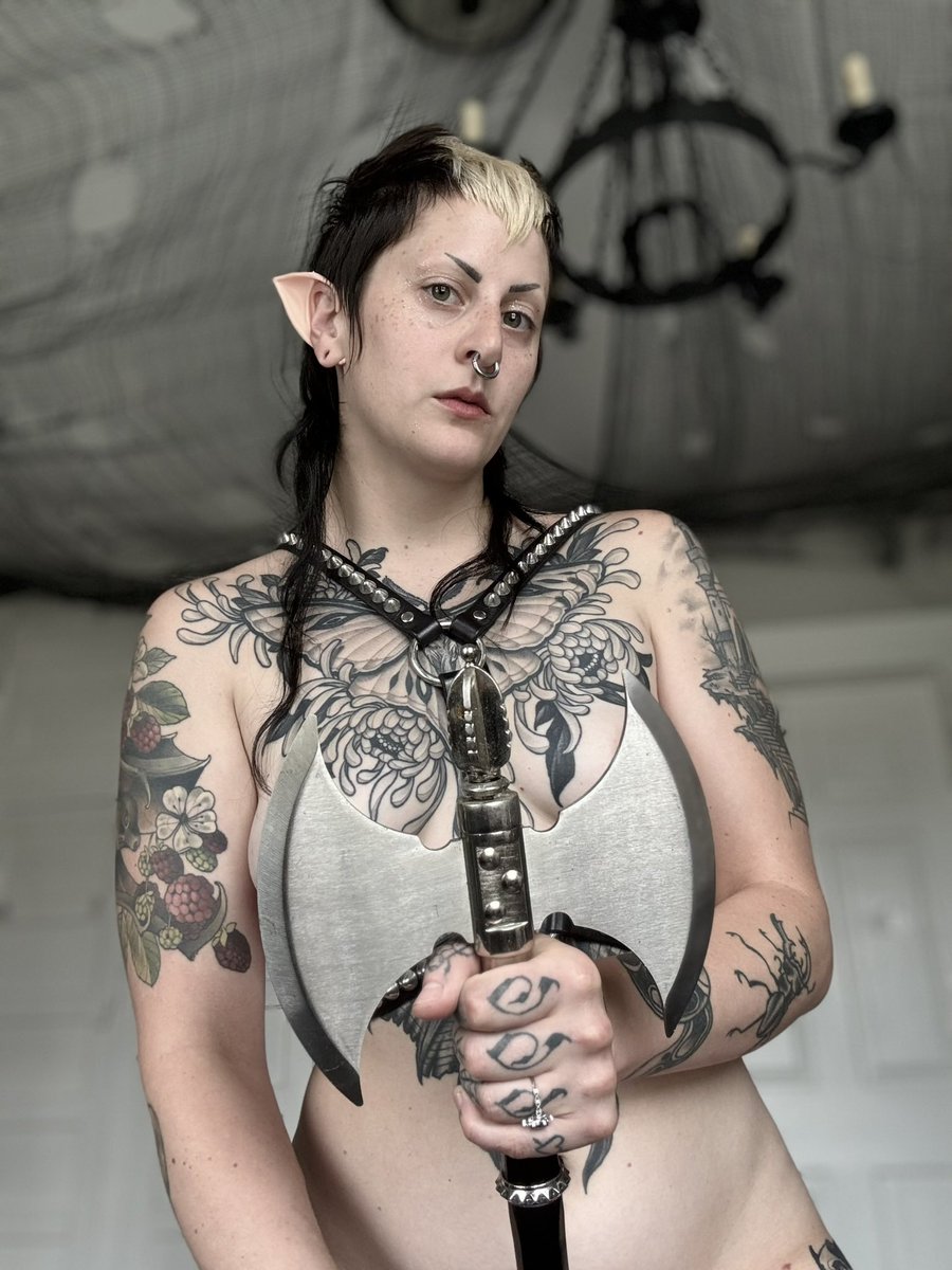 t0adb0nes's tweet photo. ✨ I know you’re craving something different ⛓️‍💥✨ https://t.co/9gYC9EourS https://t.co/kTCUoveqlh