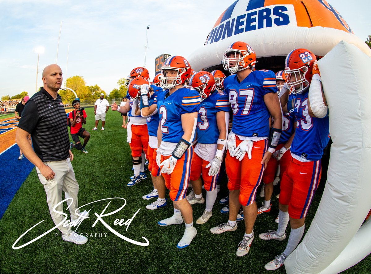 SR_Photog_Guy's tweet photo. @OrangeHS_AD Awesome game Coach @wes_schroeder as your coaching staff, players and fans brought the juice #FridayNightFootball in the #Tangy π #NeersRolling #Grind4State #TeamOrange #614_HS_Football https://t.co/QtOL7qV4gD