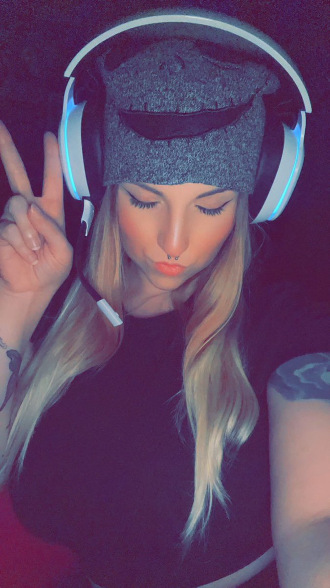 Jewell0777's tweet photo. Joined @DreamstationGG 🖤 🎮
Time to grind RL and this CONTENT. 🔥😮💨
GGs boys- this girl is taking over. 🫡😈
#dreamstation https://t.co/bqchJTfHq4