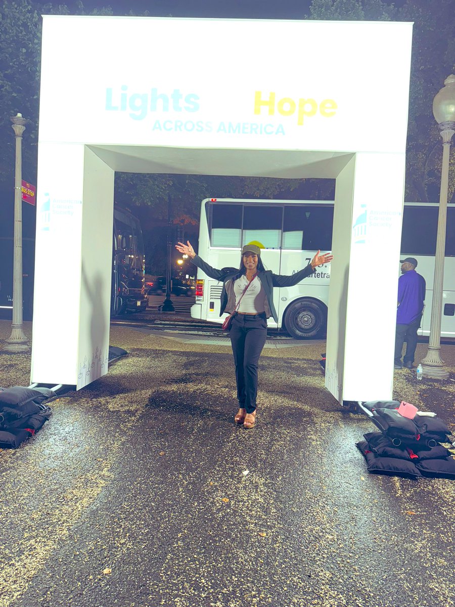 Kdeneanz's tweet photo. honoring my parents, #FloPhil may your presence illuminate the path forward. #thebestpartofme ~impactful display of 10,000 #LightsofHope bags at Constitution Gardens, honoring lives touched by cancer.#LightsOfHope #ACSCAN #CancerLobbyDay https://t.co/iDET3qpMsj